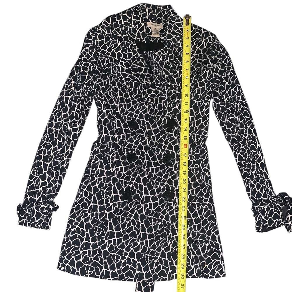 Stylish Black and White Giraffe print Trench Coat - Picture 3 of 11